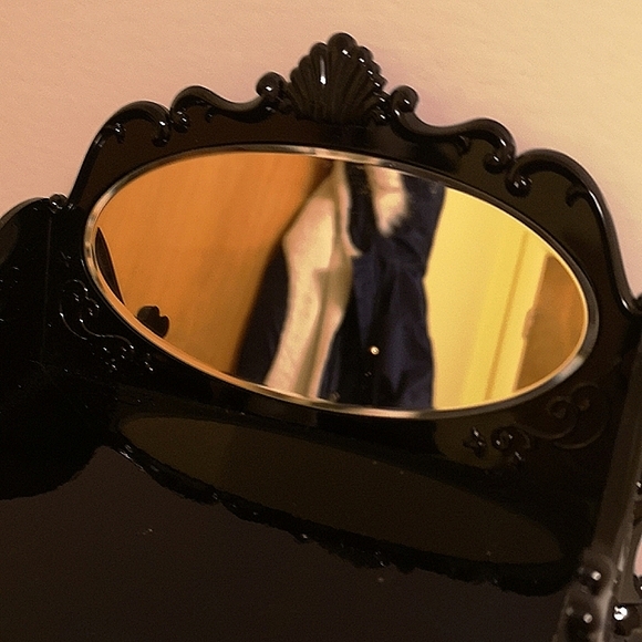 Anna Sui Makeup Dresser - Picture 6 of 14